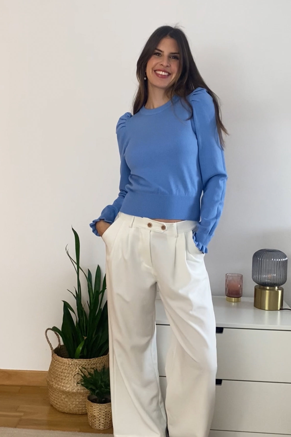 Camisola de malha com folhos azul claro