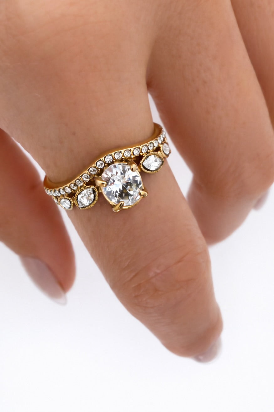 Anel ajustável em aço e brilhantes