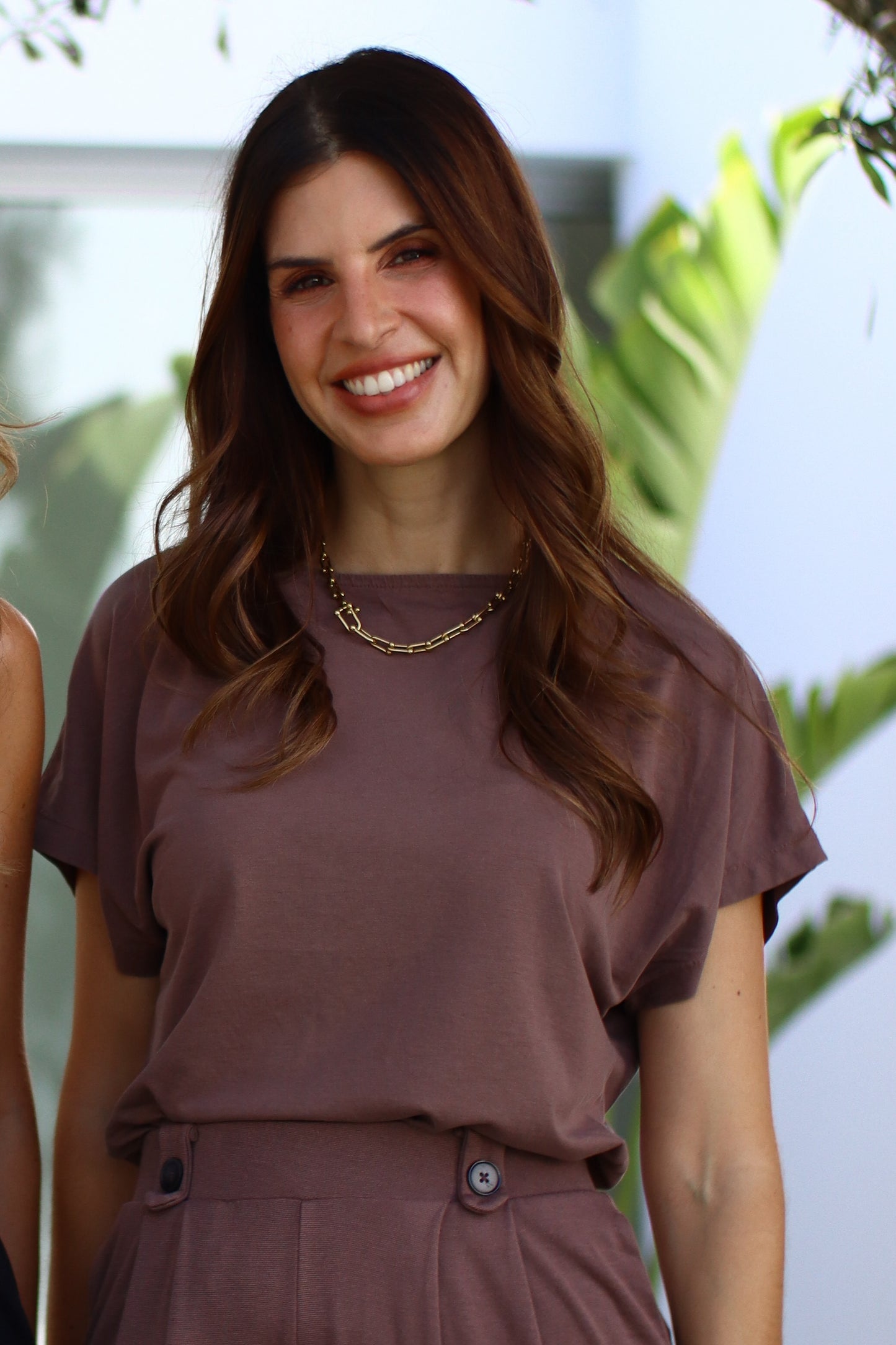 Blusa decote barco em liocel cor taupe