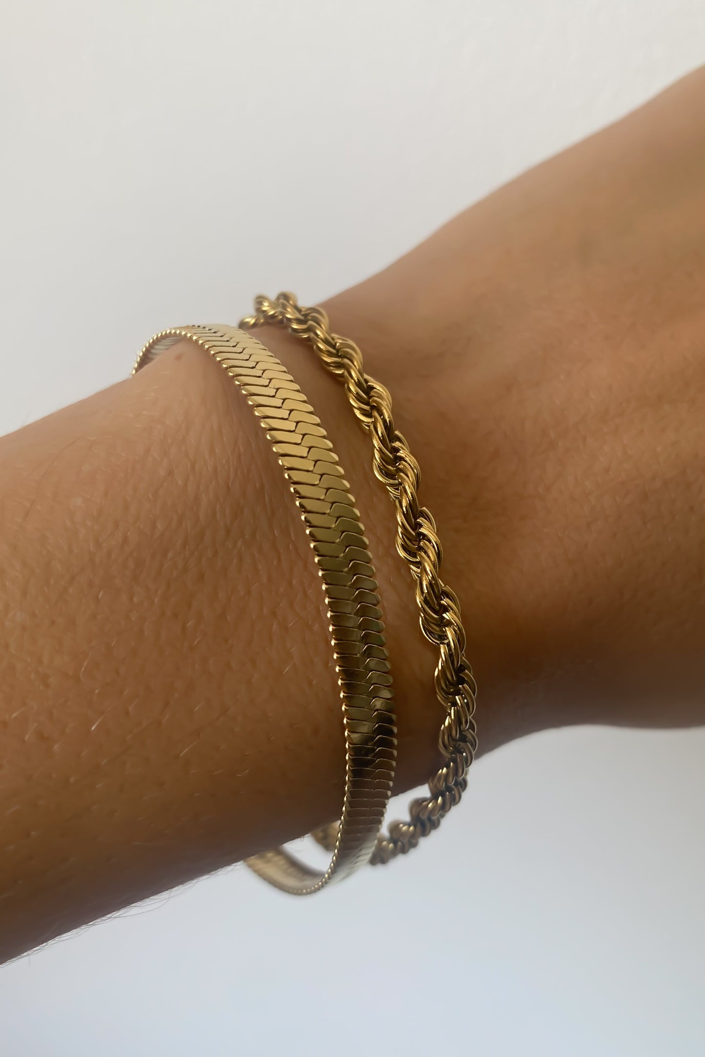 Conjunto de 2 pulseiras em aço inoxidável ajustável dourada