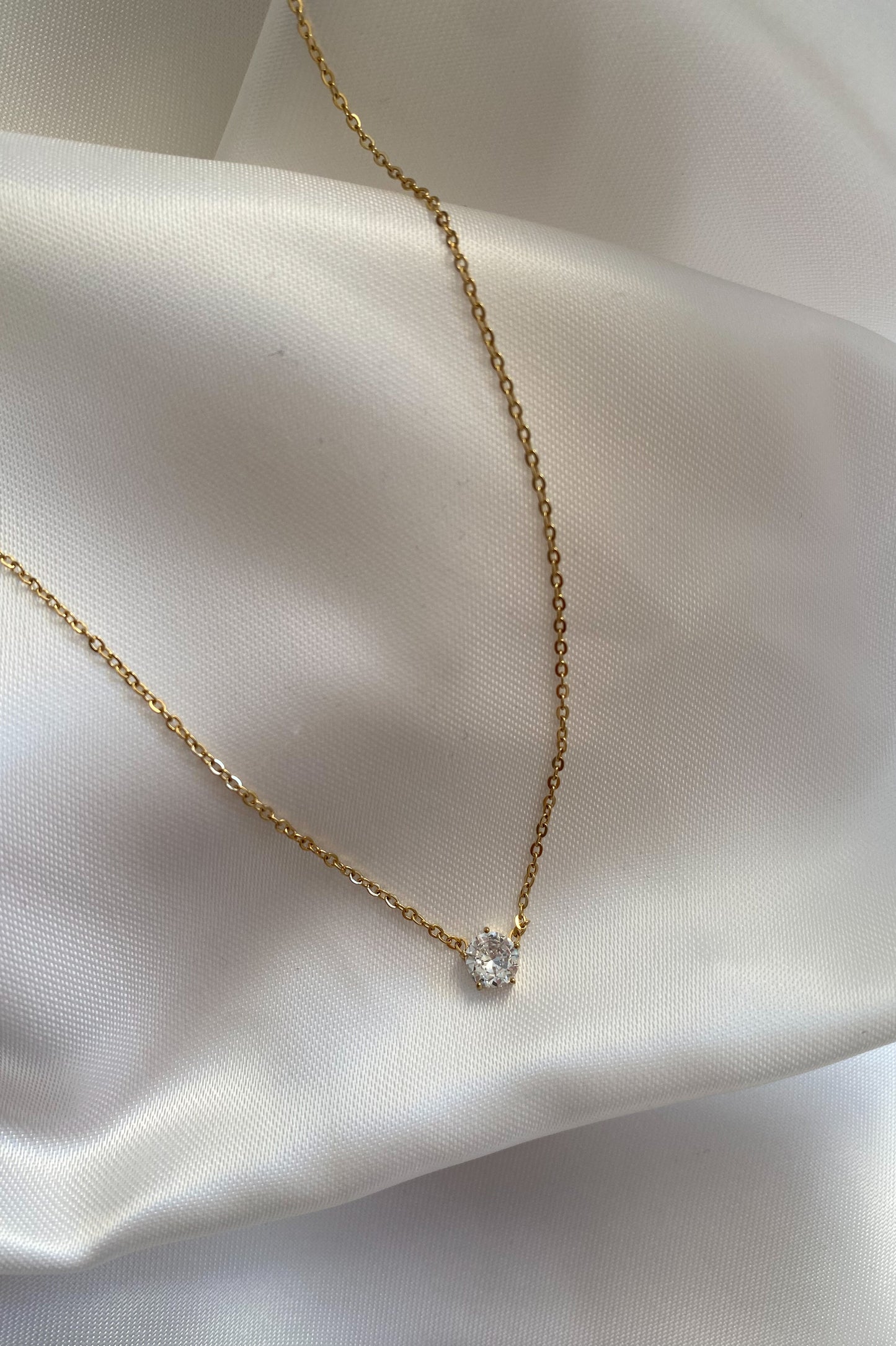 Colar em aço inoxidável