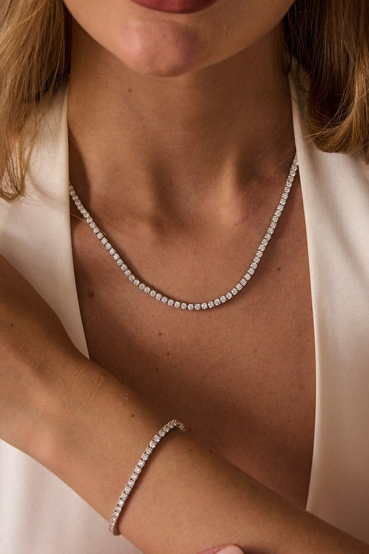 Colar em aço inoxidável de brilhantes