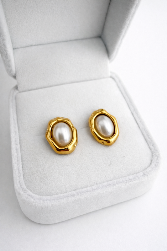 Brincos com pérola