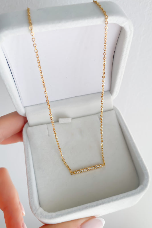 Colar em aço com zirconias