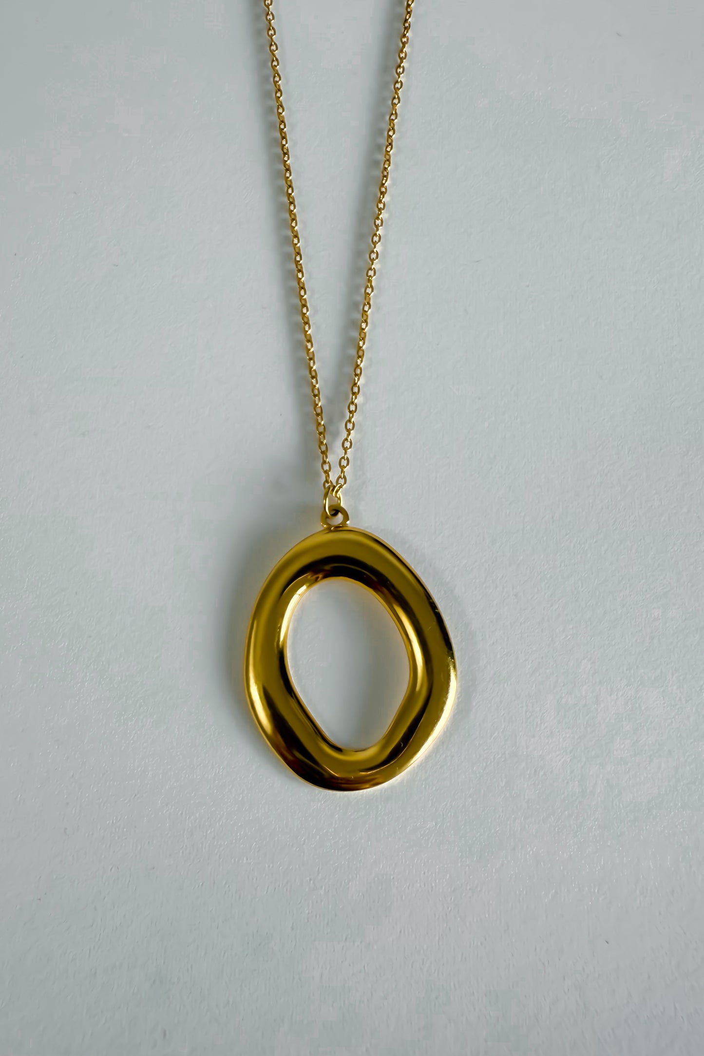 Colar em aço inoxidável com pendente