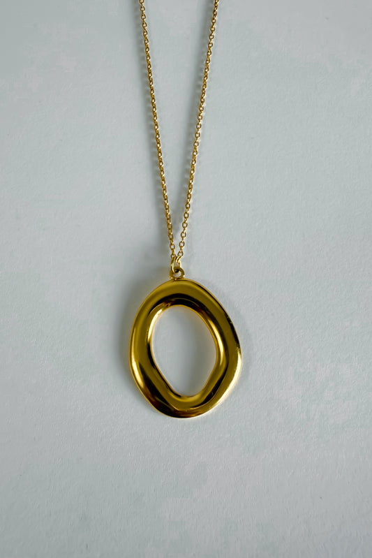 Colar em aço inoxidável com pendente