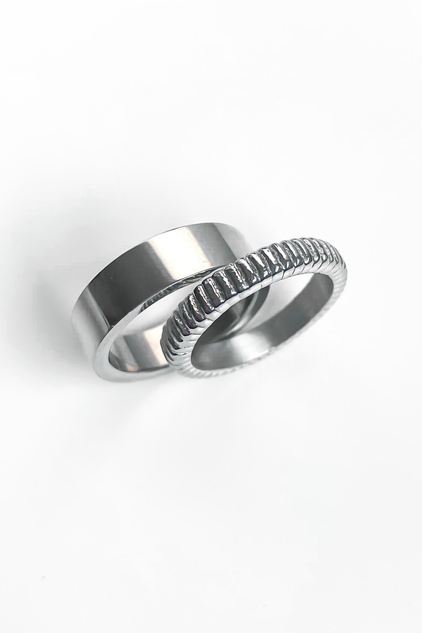 Set of 2 steel rings with crystal